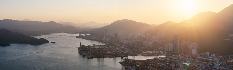 商品景观灯从青岛采纳空运快递抵达美国迈阿密