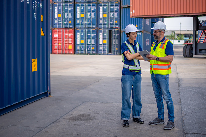 商品吊椅从中国乌鲁木齐采取飞机配送抵达美国纳什维尔