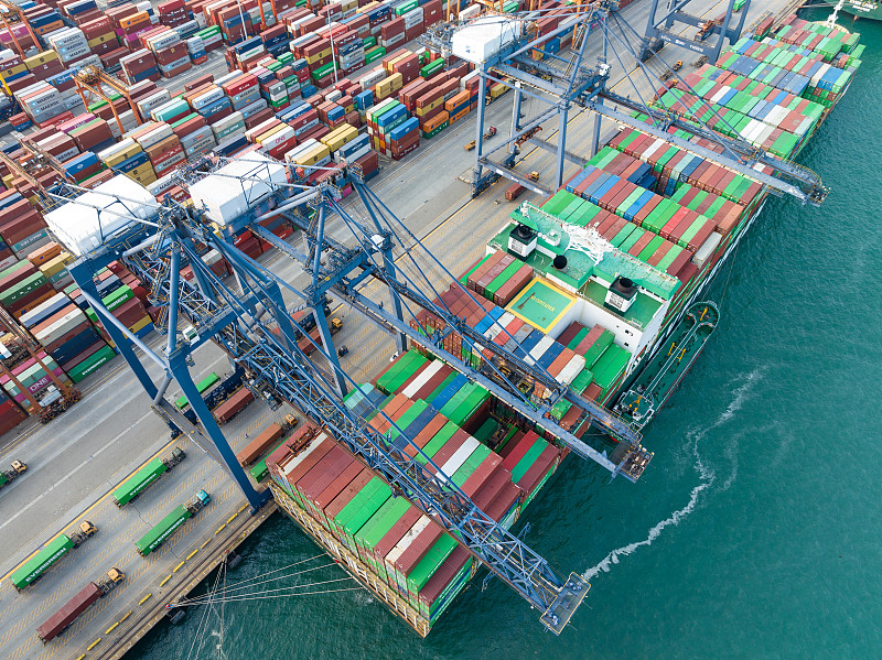 货品水牙线经上海使用飞机货运抵到美国纳什维尔