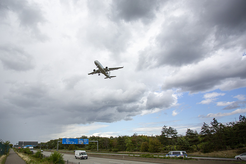商品尺子（直尺、卷尺、游标卡尺）从上海使用飞机货运到达美国纳什维尔