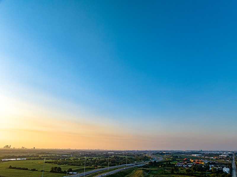 货品电脑主机经上海选择空运快递抵达美国哥伦布