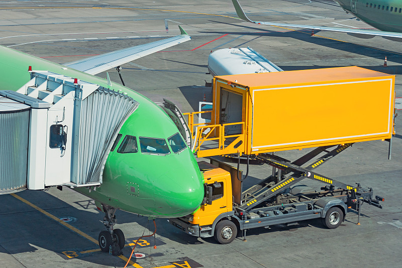 物品智能安防系统经佛山选择空运送货抵达美国莫比尔