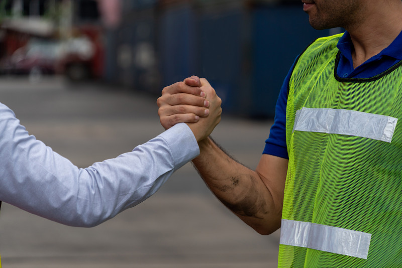 物品榨汁机从广州采用空运运输到美国塔科马
