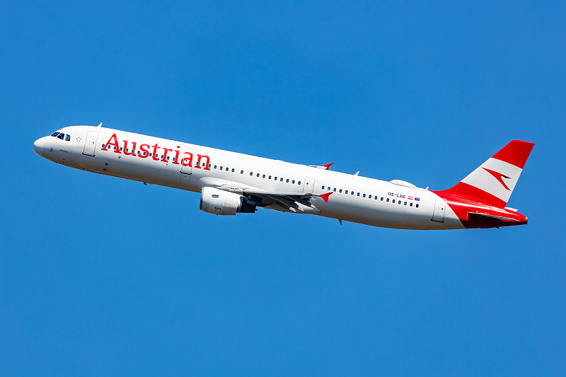 商品印茄木（菠萝格）经中国深圳选择飞机快递抵达美国明尼阿波利斯