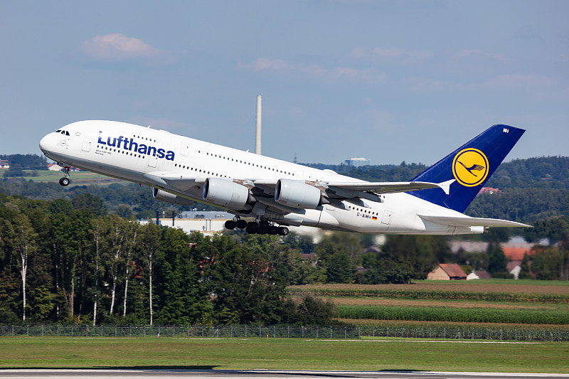 商品工程机械产品经东莞采取空运速递至美国塔科马