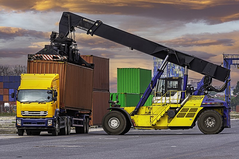 货品电脑键盘经中国选择飞机货运到达美国普拉特河