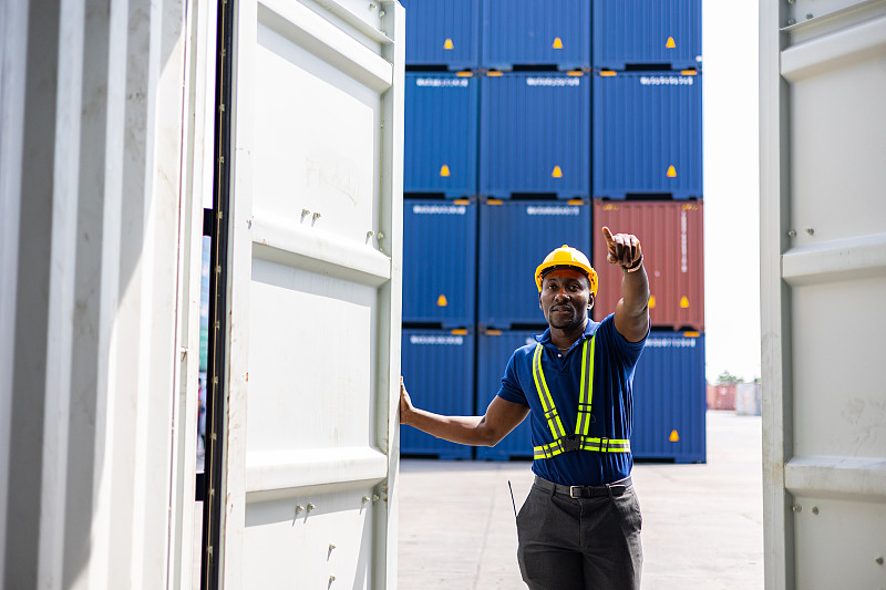 货品欧松板从中国香港选择空运运送抵达美国孟菲斯