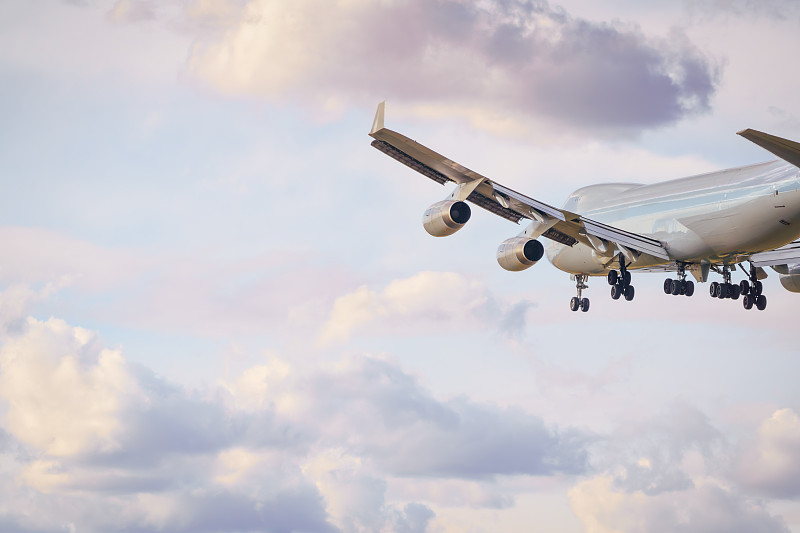 经由中国深圳签证寄到加拿大纳奈莫