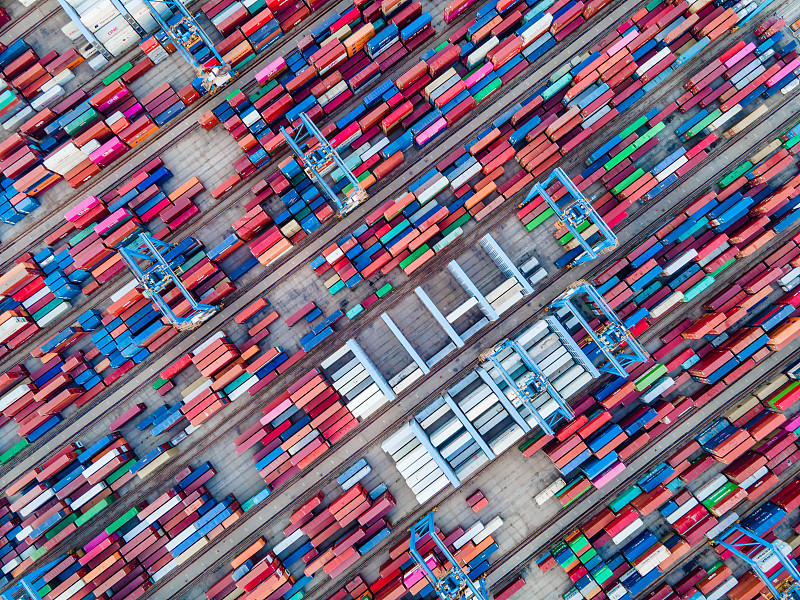 经过中国东莞把书箱寄到加拿大汉密尔顿