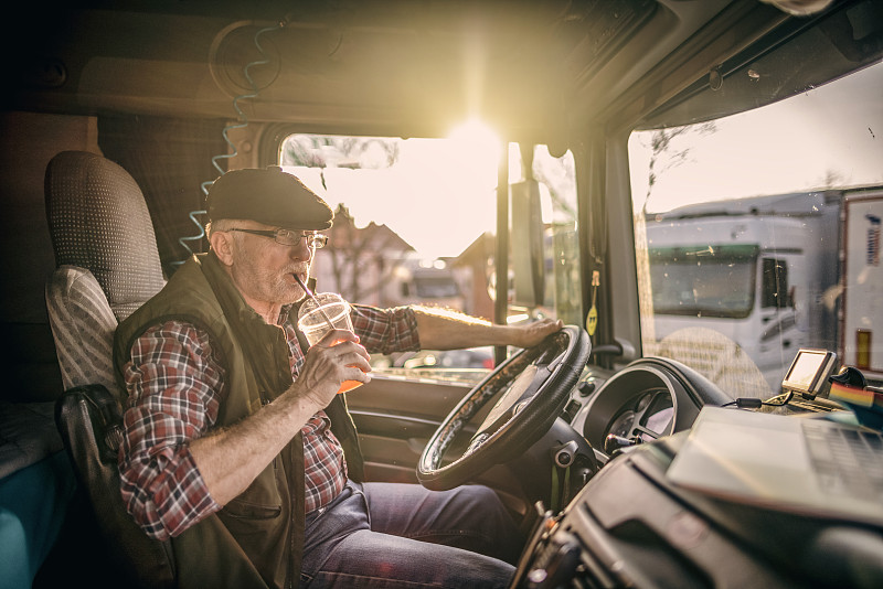 经过上海麻将机邮寄到加拿大素里