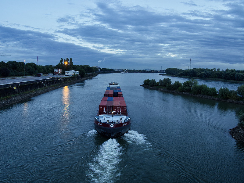 经过中国上海把大件邮寄到加拿大本拿比