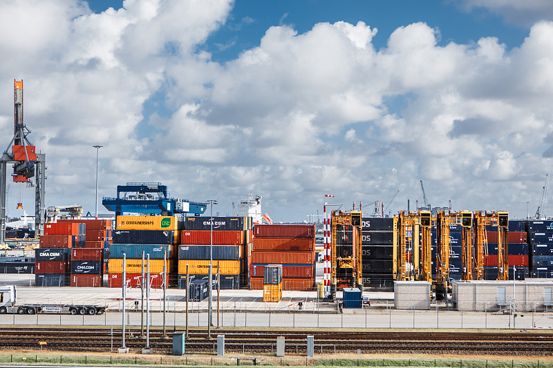 经由广州笔记本电脑寄到加拿大伦敦