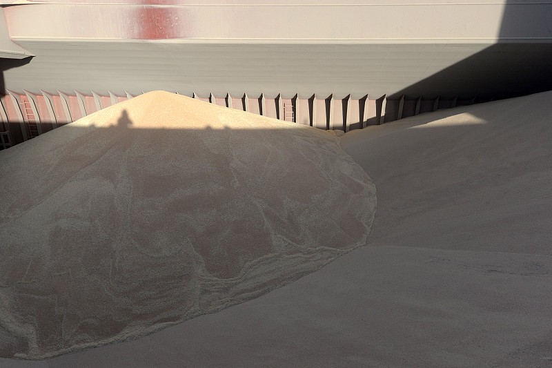 通过中国广州涂料寄到加拿大三角洲