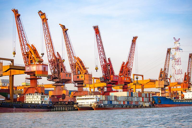 经由中国广州将沙发寄到加拿大滑铁卢