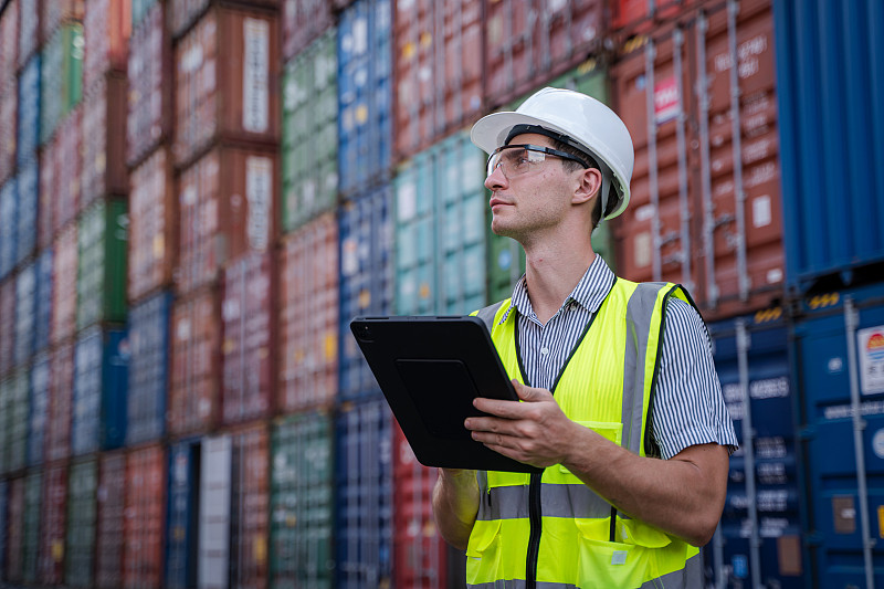 通过中国北京将笔记本电脑寄到加拿大汉密尔顿