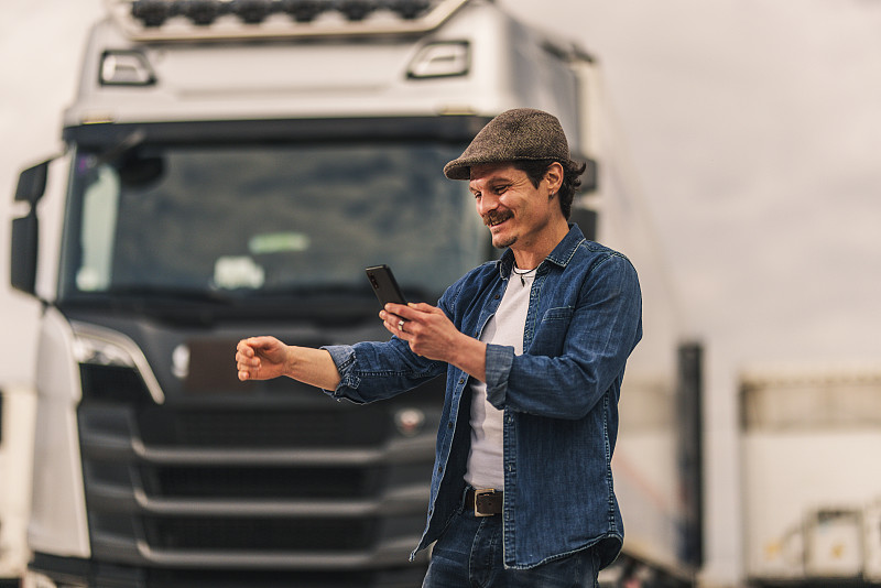 经由中国把火机油邮寄到加拿大新威斯敏斯特