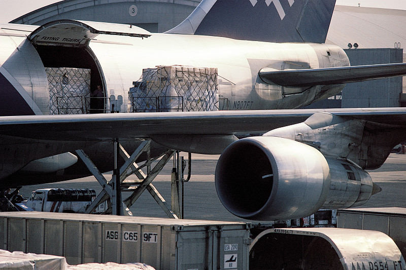 经由中国广州粮油寄到加拿大高贵林