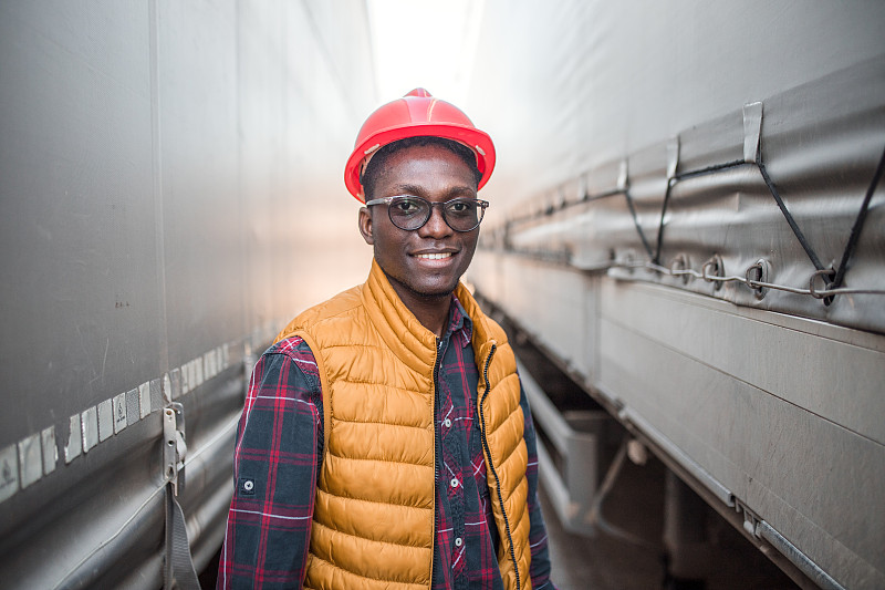 经由哈尔滨把电器邮寄到加拿大维多利亚