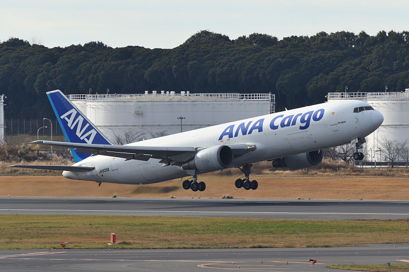 乌鲁木齐至加拿大素里海空联运城市专线