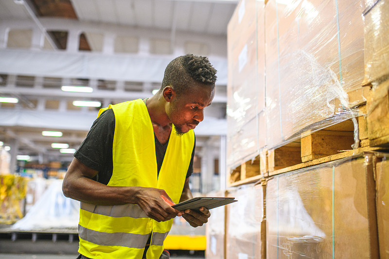 经过上海将货物邮寄到加拿大密西沙加