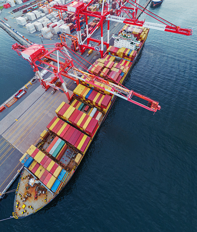 海运到加拿大多少钱一公斤?揭秘海运运费的计算因素!