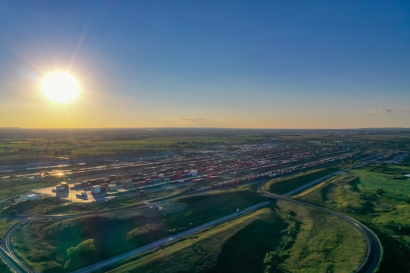 注意：铁路中断加剧国际海运温哥华港拥堵