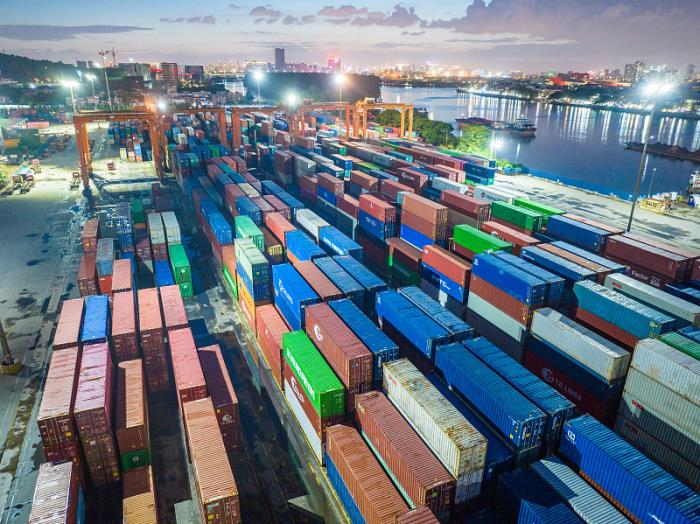 随着全球化和电子商务的兴起，加拿大物流行业也不断发展，不断优化供应链满足消费者需求