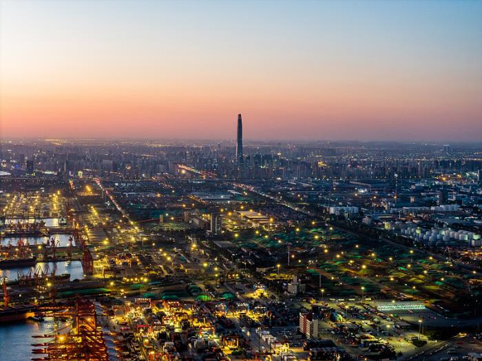 加拿大物流行业是加拿大经济的血脉，连接着生产者和消费者，也连接着国内外各地