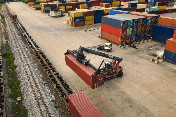 国际海运美线持续缺舱，加拿大罢工预警