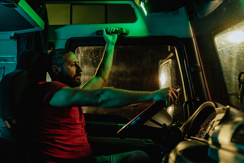 从西安把假鞋邮寄到新加坡 从西安把假鞋邮寄到新加坡