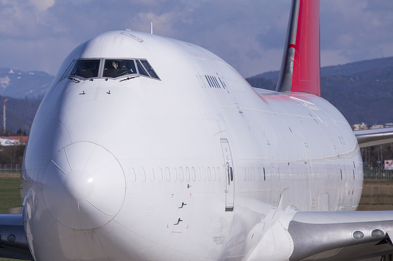 基于中国武汉将退税单据邮寄到新加坡