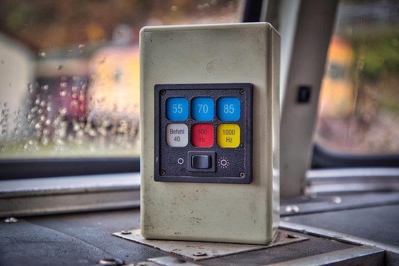 基于中国西安将药膏寄到新加坡