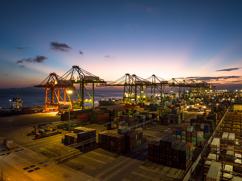 从中国上海行李箱邮寄到英国达文特里