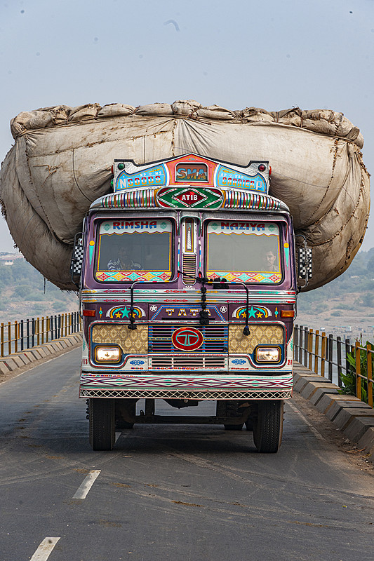 通过中国深圳烟草邮寄到英国伍尔弗汉普顿