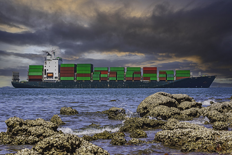 通过中国上海将行李邮寄到新加坡