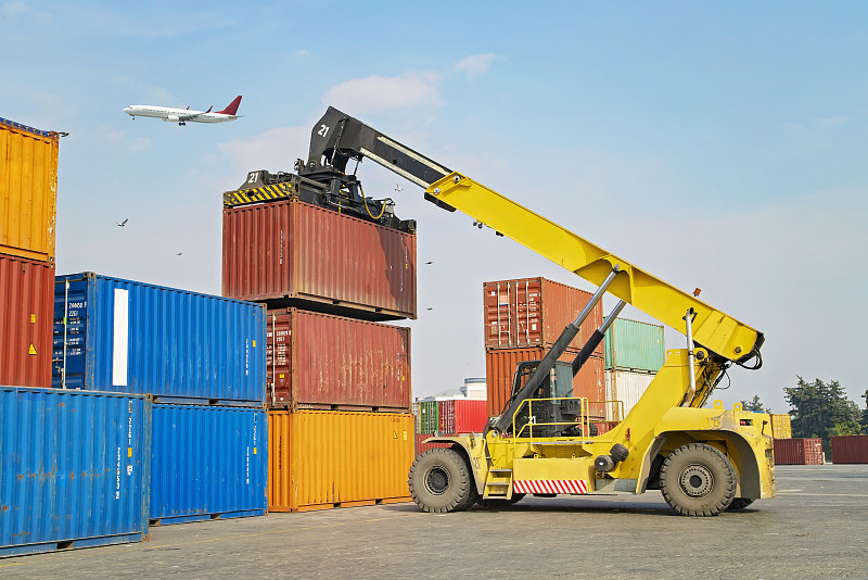 经由广州将沙发邮寄到新加坡