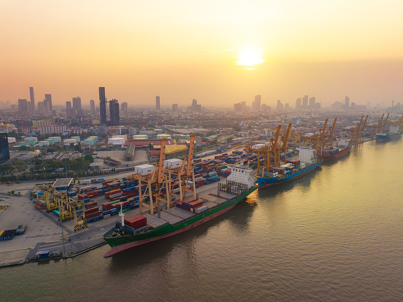 经由西安将汽车用品邮寄到新加坡