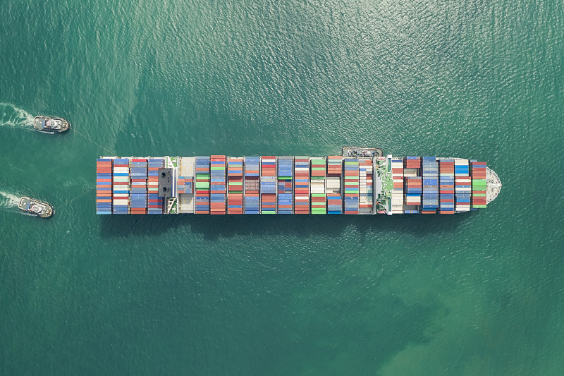 经过中国昆明把一双鞋子寄到新加坡