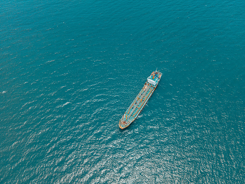 经过东莞把糕点寄到新加坡