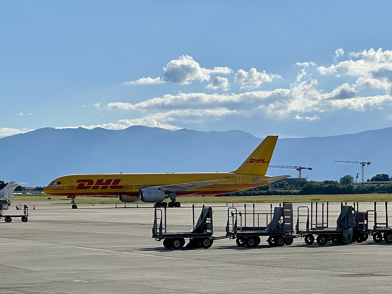 经过中国广州把搬家寄到英国北安普顿