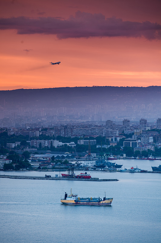 从武汉把珠宝首饰寄到新加坡
