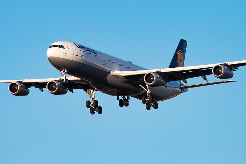 经由中国上海将电脑屏幕寄到新加坡