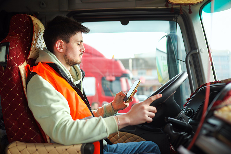 经由中国乌鲁木齐1kg东西寄到新加坡