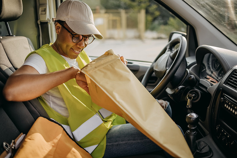 通过广州将充电宝邮寄到英国布里斯托尔