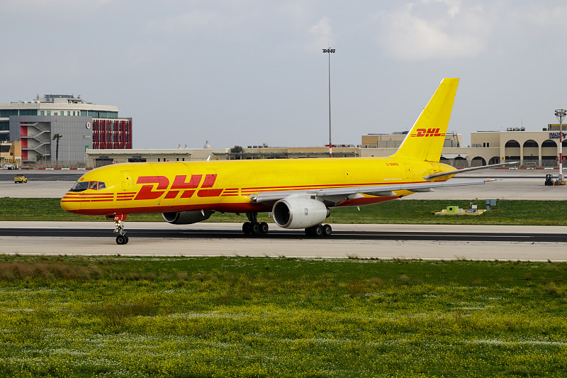 经由中国广州将保健品寄到新加坡