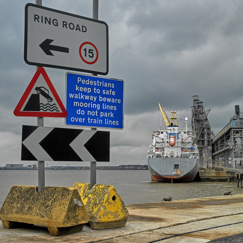 经由大连把旧手机邮寄到新加坡