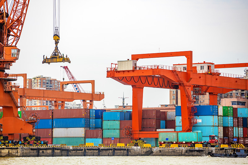 通过长沙把仿牌物品邮寄到英国普雷斯顿