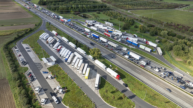 从哈尔滨电脑邮寄到英国阿伯丁