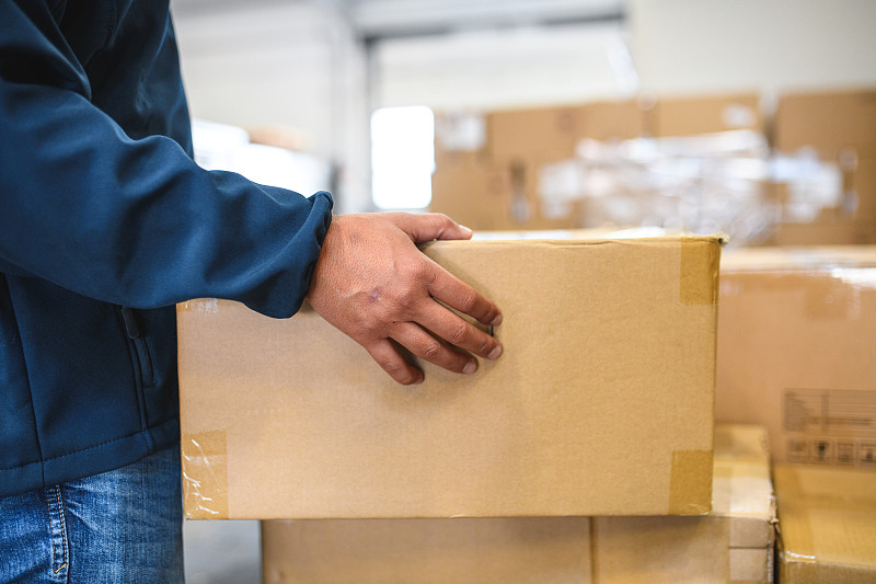 从济南把鞋子邮寄到新加坡