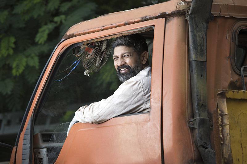 经由中国香港把特产寄到新加坡